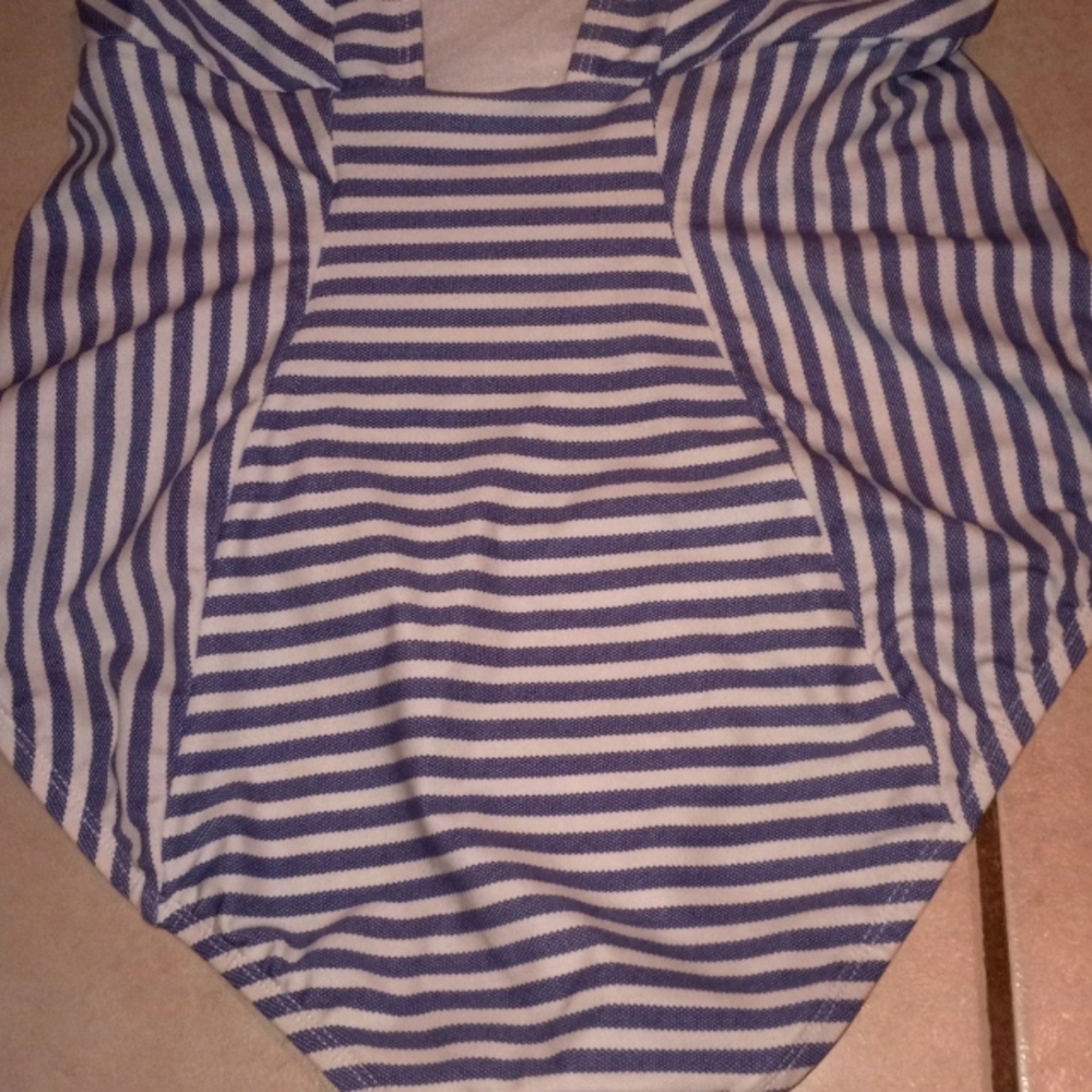 Swimsuit - Picture 3 of 7